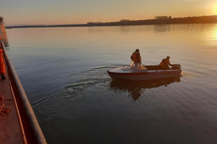 В Рени моряк упал с сухогруза, его ищут спасатели и водолазы
